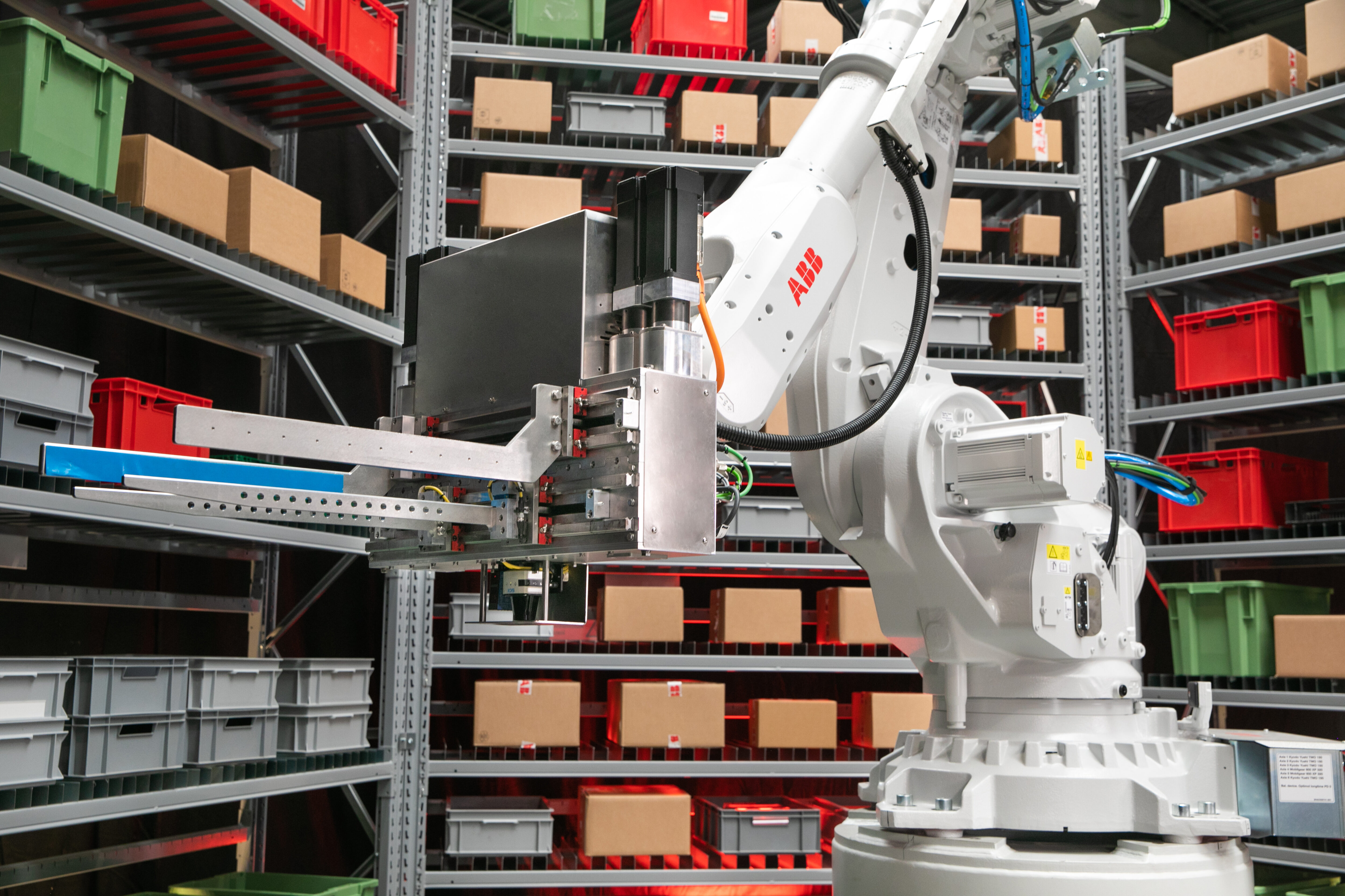 MESH Automation robotic buffering system retrieving stored totes and cartons